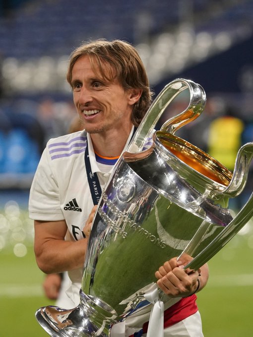 蒙托利沃：我不认为米兰能争冠，他们会和尤文、罗马争第四